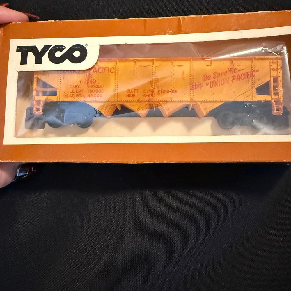TYCO Union Pacific Hopper Train Car HO Scale Model - NIB